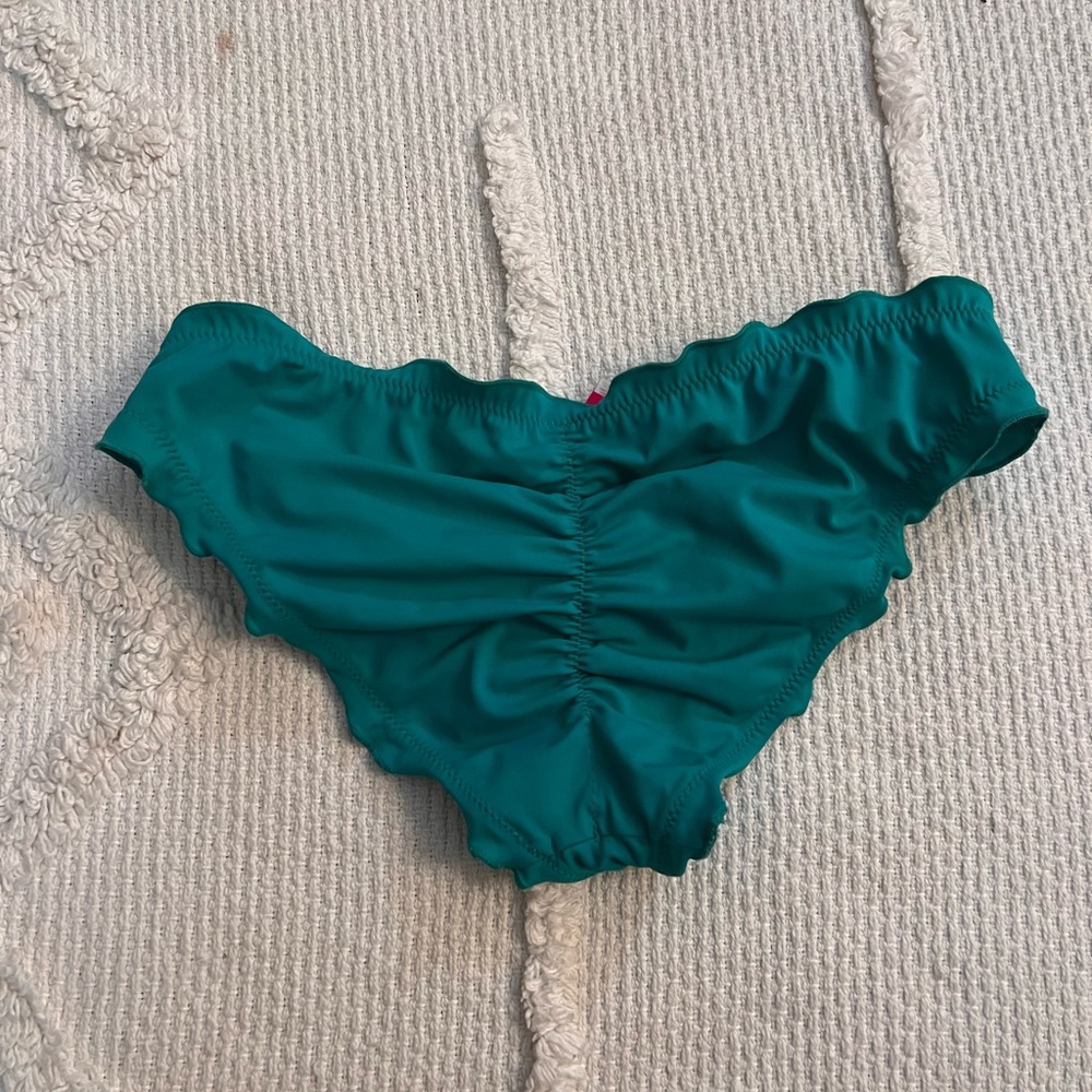 VS scrunch bottoms